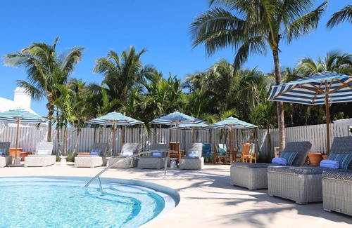 Marathon Apartment | Marathon Oceanfront Room | King Bed + 5 Pools