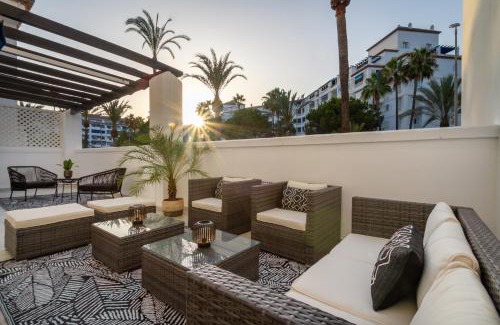 Puerto Banus Apartment | MARBELLA BANUS SUITES - Daisy Playas del Duque Banús Beach Apartment