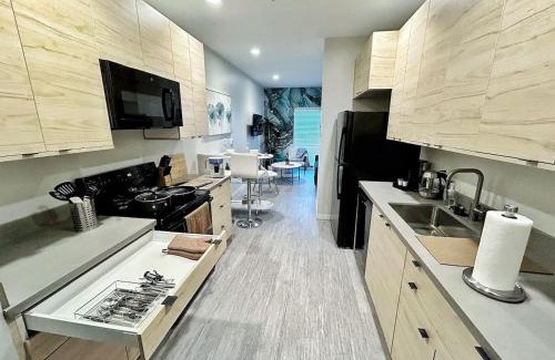 Downtown Des Moines Apartment | Marbled Shores Hideaway (239)