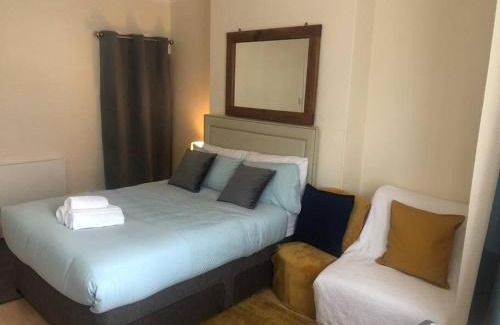 Hillingdon Apartment | Marcela's Place - Private Studio near Heathrow