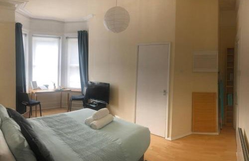 Hillingdon Apartment | Marcela's Place - Private Studio near Heathrow
