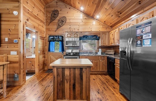 Gatlinburg - Pigeon Forge Cabin | Margaret Hollow 2 Bedroom Cabin by RedAwning