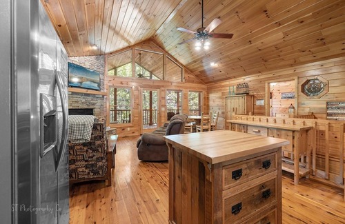 Gatlinburg - Pigeon Forge Cabin | Margaret Hollow 2 Bedroom Cabin by RedAwning