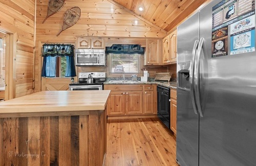 Gatlinburg - Pigeon Forge Cabin | Margaret Hollow 2 Bedroom Cabin by RedAwning
