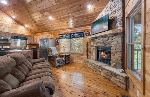 Gatlinburg - Pigeon Forge Cabin | Margaret Hollow 2 Bedroom Cabin by RedAwning