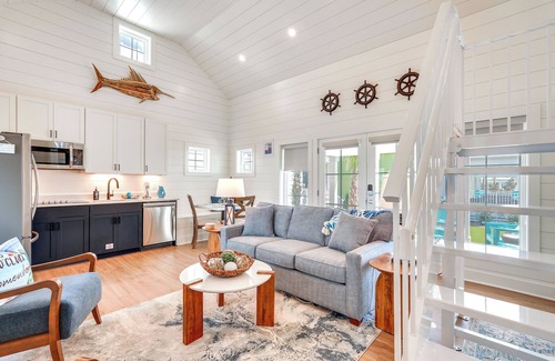 Panama City Beach Cottage | 'Margaritas & Parrots in PCB' Beachy Bungalow!