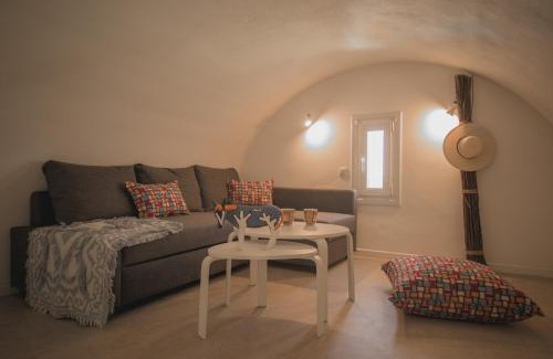 Oia Apartment | Maria's Place - Adults Only