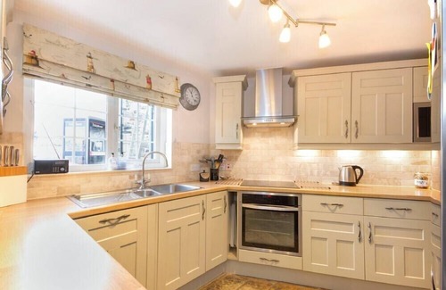 Craster Cottage | MARIE'S COTTAGE, pet friendly, character holiday cottage in Craster