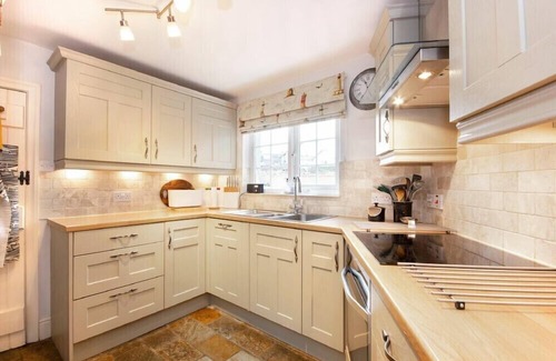 Craster Cottage | MARIE'S COTTAGE, pet friendly, character holiday cottage in Craster