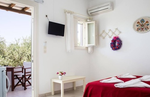 Parasporos Apartment | Marili Apartments, Apt#3 by the sea