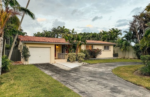 Northeast Miami House | Marilyn Monroe Waterfront Holiday House in Miami!