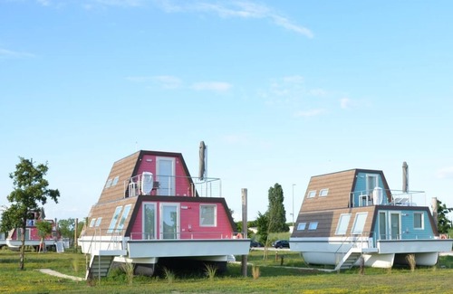 Lignano Sabbiadoro Boat Rental | Marina Azzurra Resort Houseboat Garden für 6 Personen