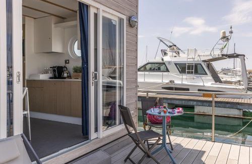 Manfredonia Boat Rental | Marina del Gargano Houseboat