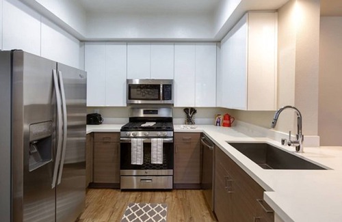 Del Rey Apartment | MARINA'S GRAND DELUXE 2/2 SUITE W/GREAT AMENITIES