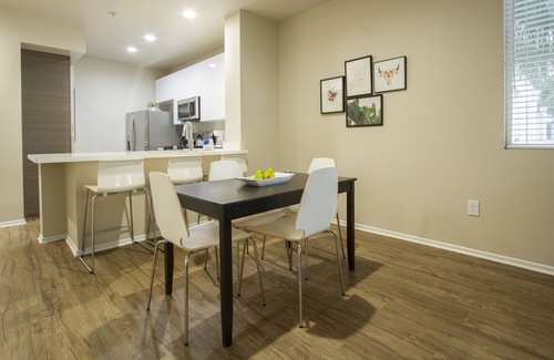 Del Rey Apartment | MARINA'S GRAND DELUXE 2/2 SUITE W/GREAT AMENITIES