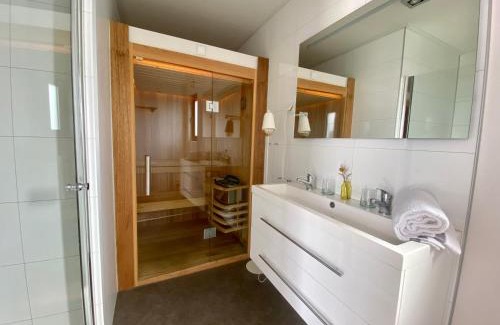 Olburgen House | Marina Strandbad Chalet Wellness Hideaway Haus Nr 402