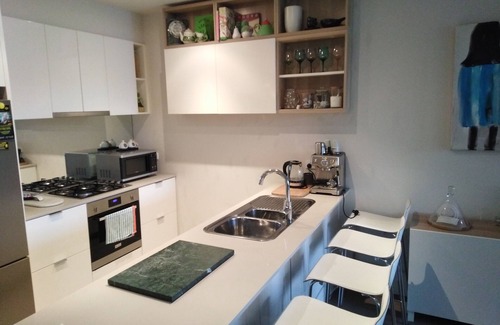 Maribyrnong Apartment | Marina View Apartment on the Maribyrnong River