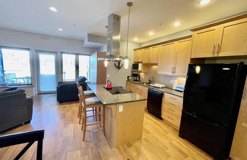 Ucluelet Condo | Marina View on the Harbour