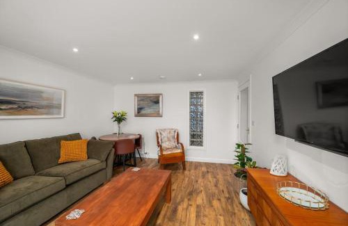 Dundee Apartment | Marine parade apartment with river view