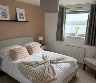 Dundee Apartment | Marine parade apartment with river view