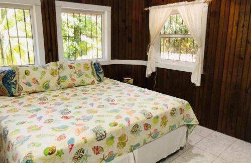 Antoneys Cay Cabin | Mariposa Lodge