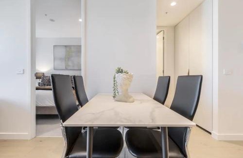 West Melbourne Apartment | Marker Modern Vintage Pad Near Factory Outlets