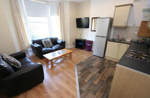 Wallasey Apartment | MARLEY MANSIONs APARTMENT - CLARENDON
