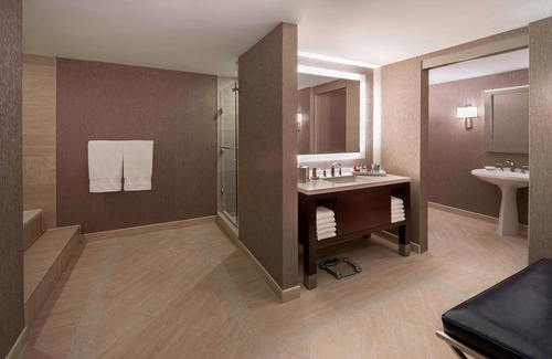 Bay Street Corridor Hotel | Marriott Downtown at CF Toronto Eaton Centre