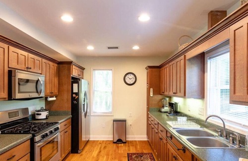 Tryon House | Martingale Cottage - 1 bedroom guesthouse