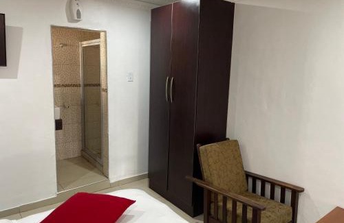 Emfuleni House | Martyrs Guest House