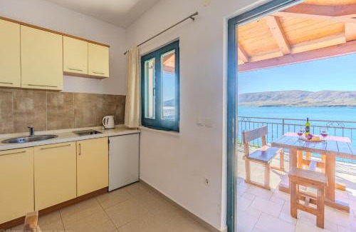 Zubovici Apartment | Marva Cliff Apartments