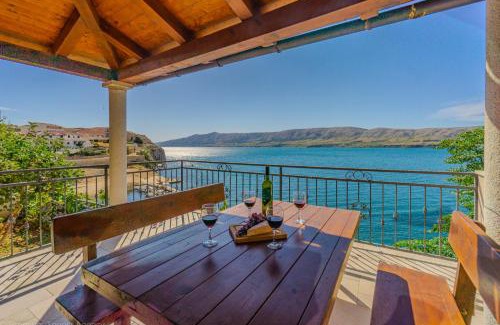 Zubovici Apartment | Marva Cliff Apartments