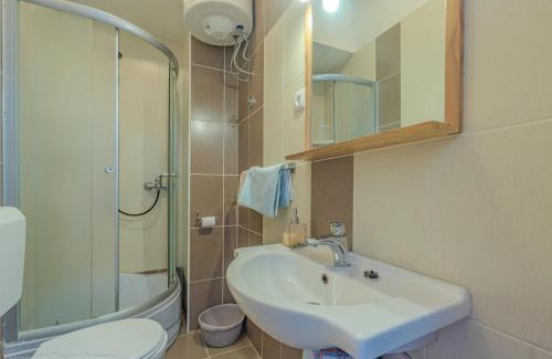 Zubovici Apartment | Marva Cliff Apartments