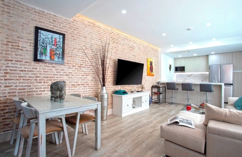 Triana Apartment | Marvelous 2-bedroom Apartment With Terrace in Triana. Castilla II