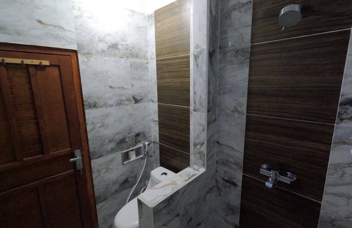 Moyo Hotel | Maryan Moyo Bungalows and resto