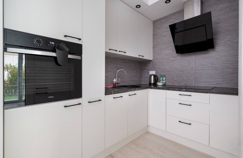 Bialoleka Apartment | Marywilska Apartment with Garden