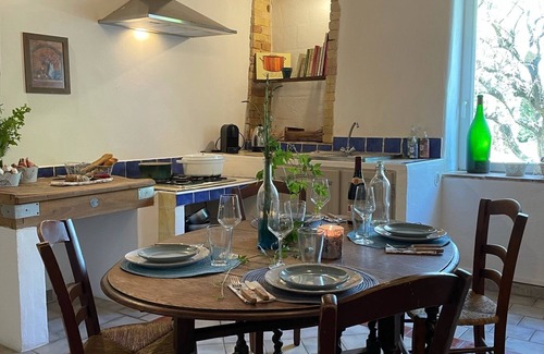 Chateauneuf-de-Gadagne Apartment | Mas de la Sacristière Alpilles