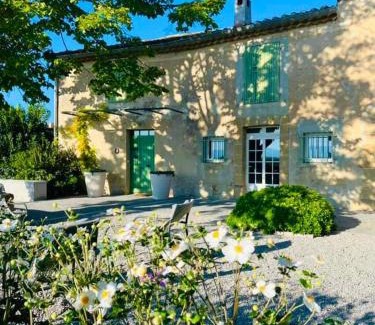 Sainte-Cecile-les-Vignes Villa | Mas des Vignes