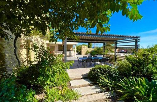 Sainte-Cecile-les-Vignes Villa | Mas des Vignes