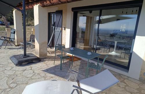 Saint-Hippolyte-le-Graveyron House | mas benette