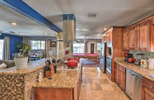 Rancho Oakey House | Massive 3 bedroom close to the strip!