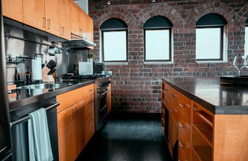 Belltown Apartment | Massive Downtown Seattle Condo - Free Parking!