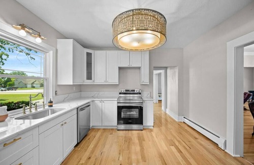 West Des Moines House | Master BR 3/4-BA walk-in closet in an elegant spacious home in West Des Moines