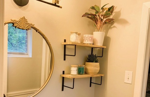 Gracewood House | MASTERS RENTAL BRAND NEW BATHROOM Boho Chic 3-bedroom home