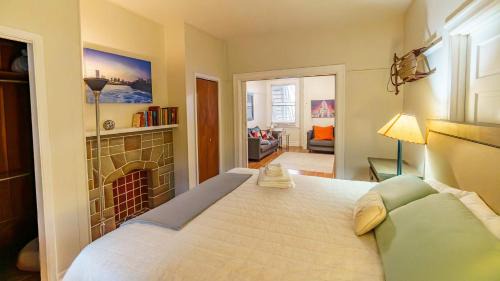 Bloomfield Apartment | Mathilda Street Trio - The Lodge with King Bed