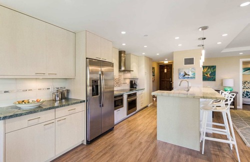 Kaanapali Condo | Maui Resort Rentals: Kaanapali Ali'i 362 - Elegantly Remodeled 6th Floor 2BR w/ Ocean AND Mountain Views!