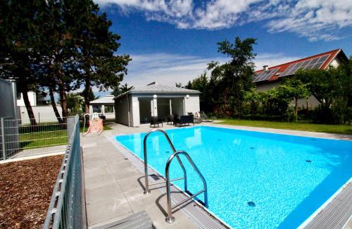 Donaustadt Apartment | Maureen Lovely 2 Bedroom Unit with Community Pool