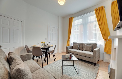 Fenham House | Mauve Modern 3-Bedroom Home in Newcastle