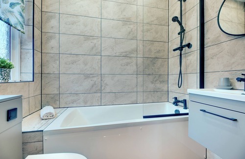 Fenham House | Mauve Modern 3-Bedroom Home in Newcastle