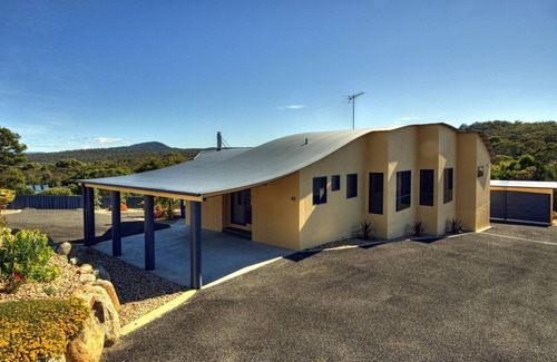 Coles Bay House | Mayakitana